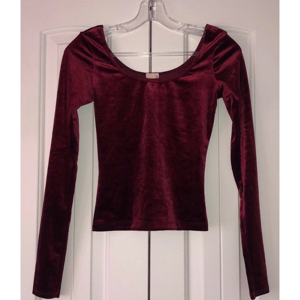 Wine-Coloured Velvet Long-Sleeves